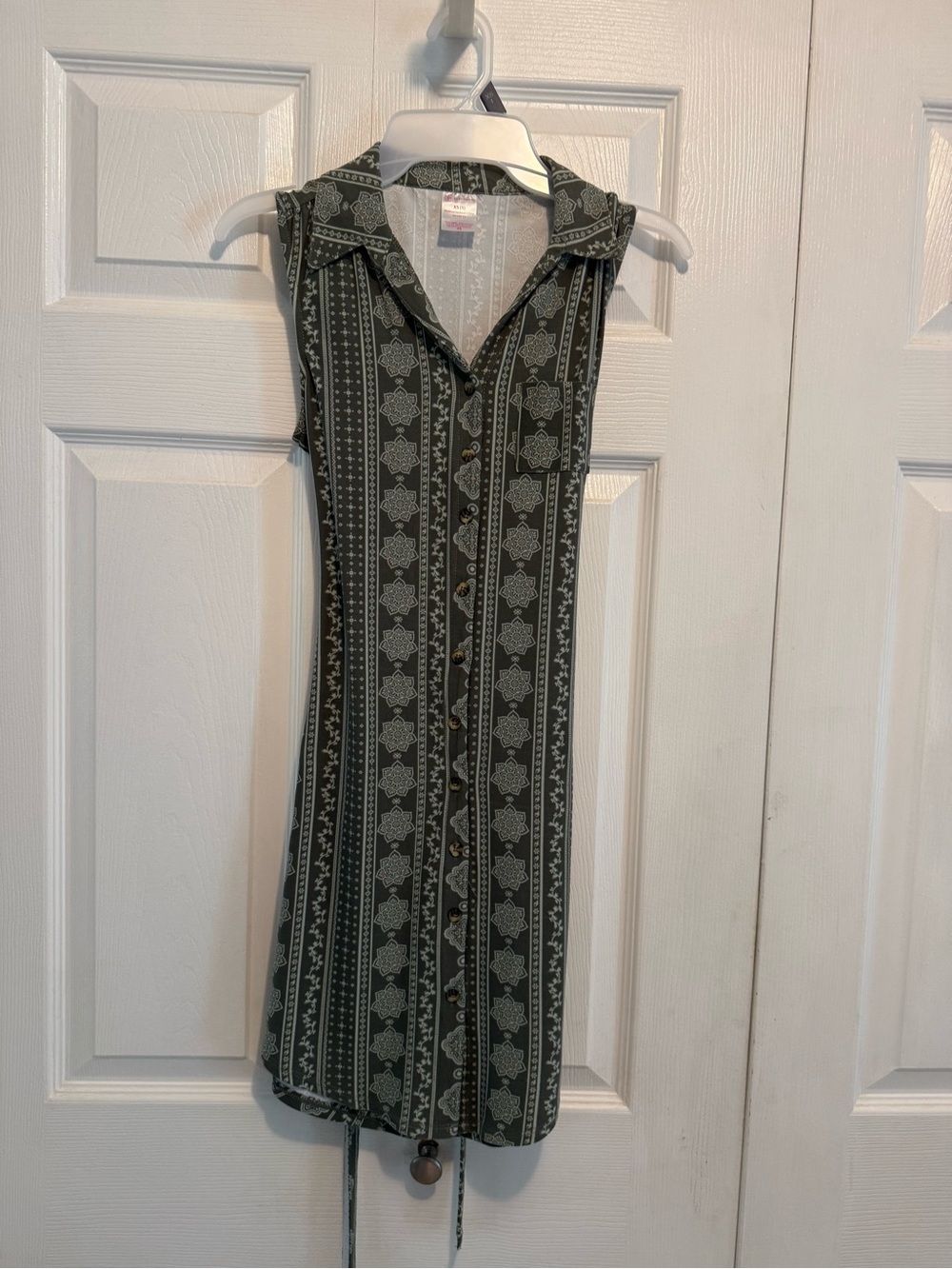 No Boundaries Olive Green Patterned Sleeveless Button Dress